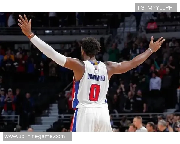 篮板之王德拉蒙德表现抢眼10投4中斩获8分15篮板助攻和盖帽均有贡献